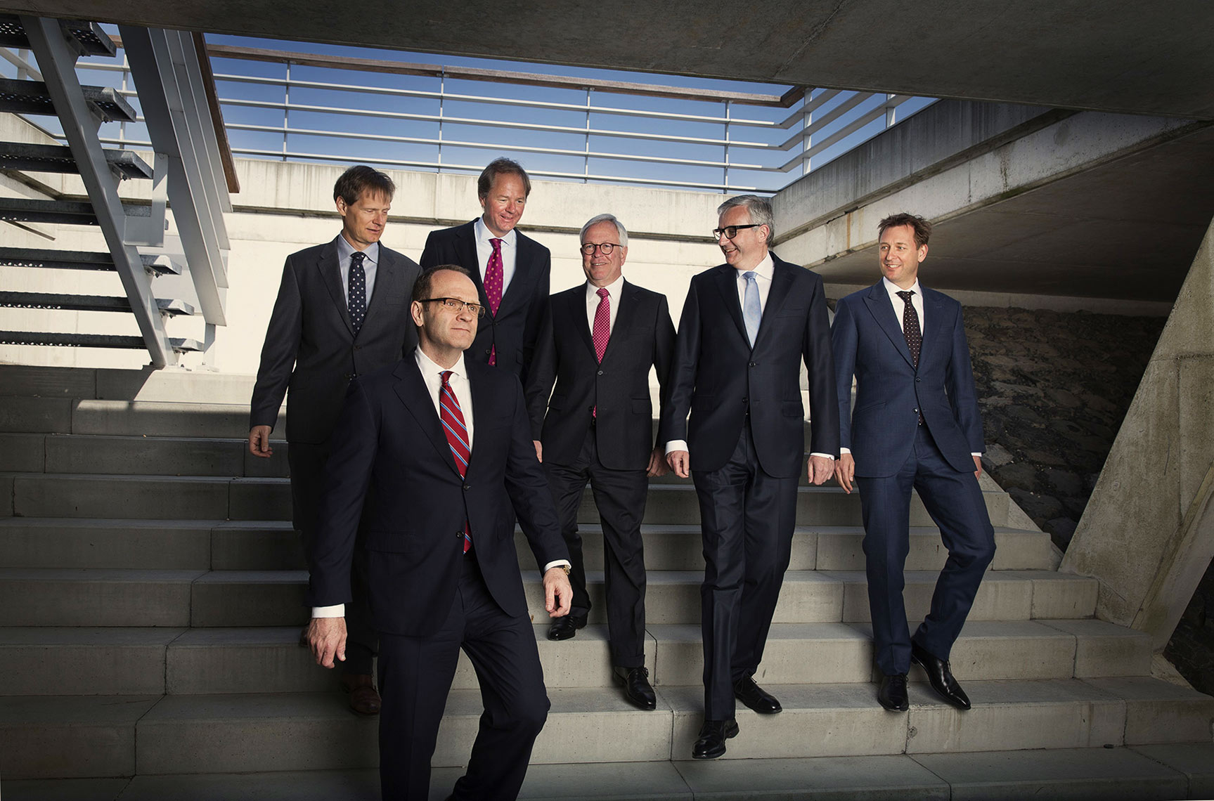Pon, corporate group photo